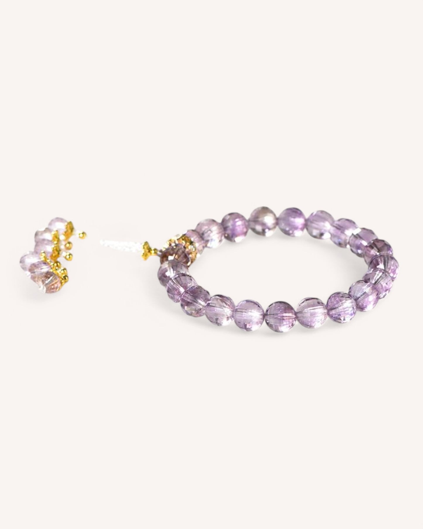 Stunning amethyst tassel bracelet, crafted to support mindfulness, mental clarity, and inner peace. A perfect accessory for meditation and energy healing.