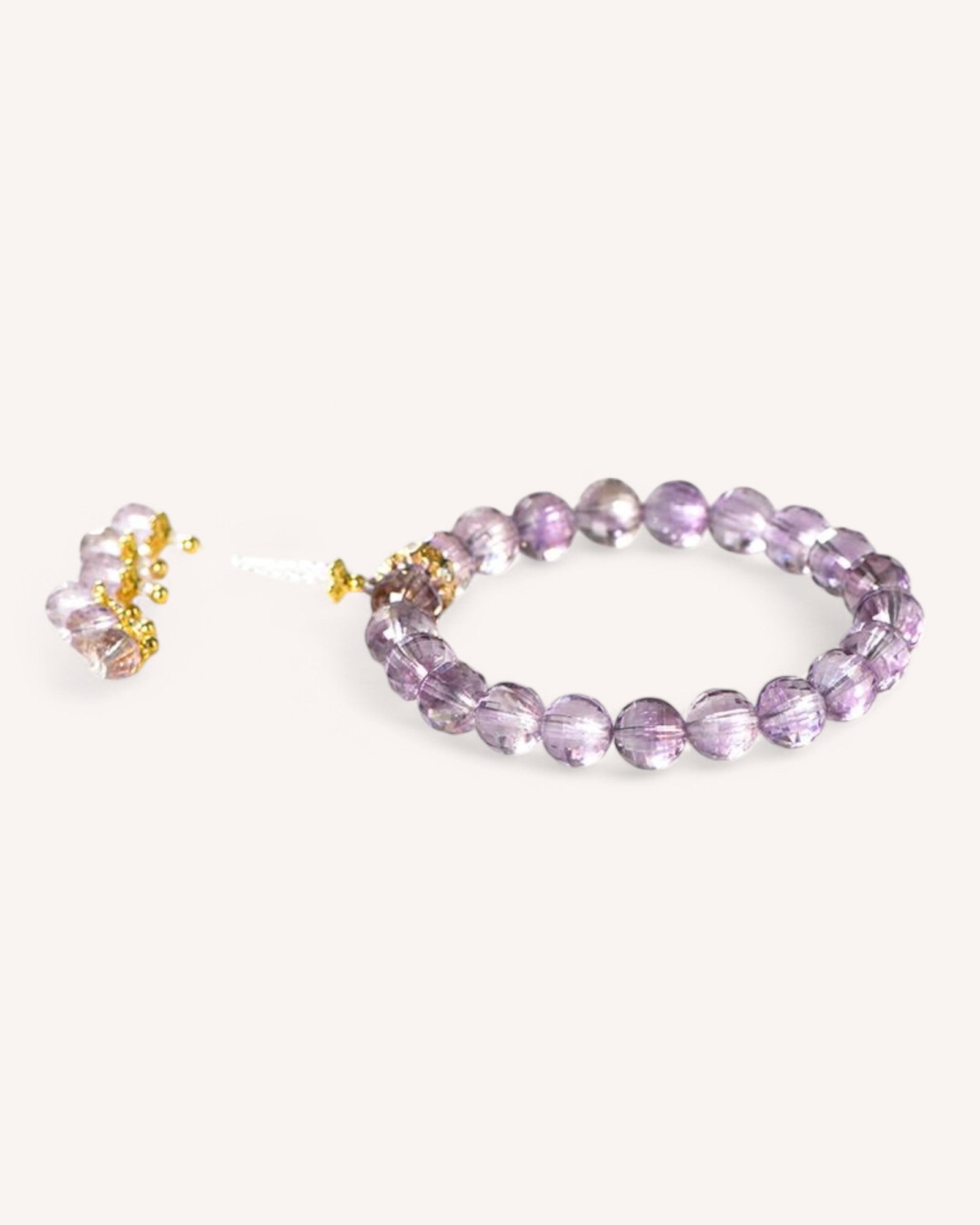 Stunning amethyst tassel bracelet, crafted to support mindfulness, mental clarity, and inner peace. A perfect accessory for meditation and energy healing.