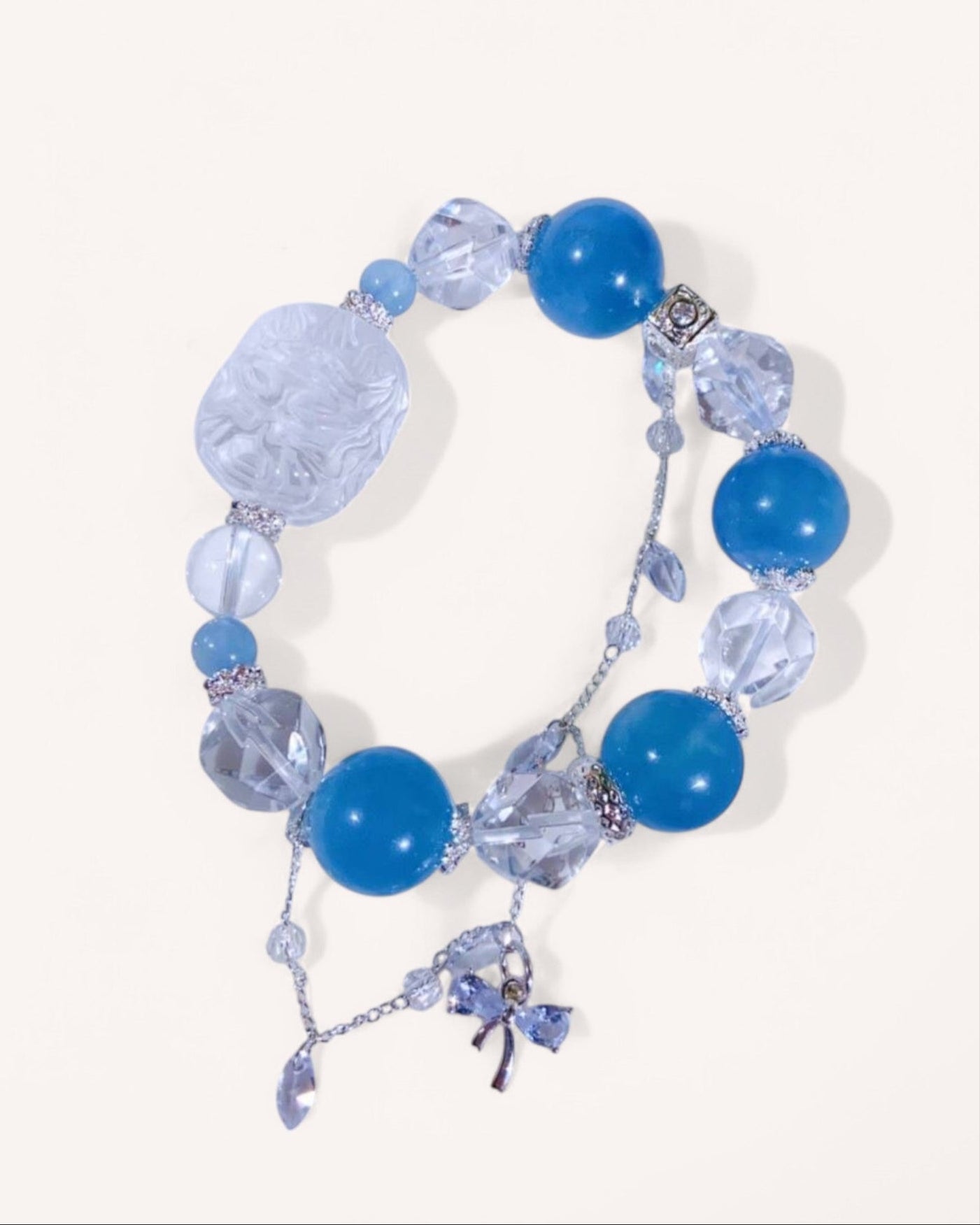 Healing Energy Aquamarine Bracelet – A beautifully detailed aquamarine and quartz bracelet with intricate accents, symbolizing clarity, courage, and balance for inner peace and protection.